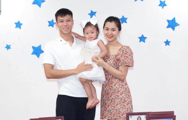 Gia đình nhỏ hạnh phúc của Quế Ngọc Hải, Thùy Phương và bé Sunny (Facebook nhân vật)